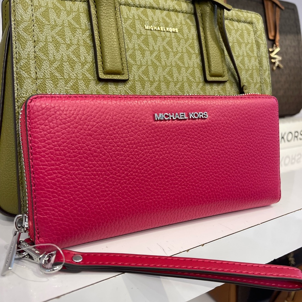 MICHAEL KORS Lg Pebbled Leather Continental Wallet Wristlet Phone
Dark Raspberry - Picture 2 of 16